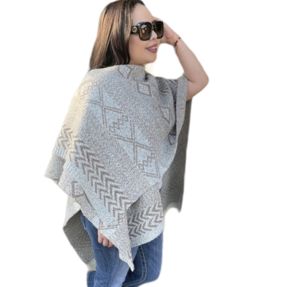 Aztec Pattern Poncho One Size - Picture 3 of 9